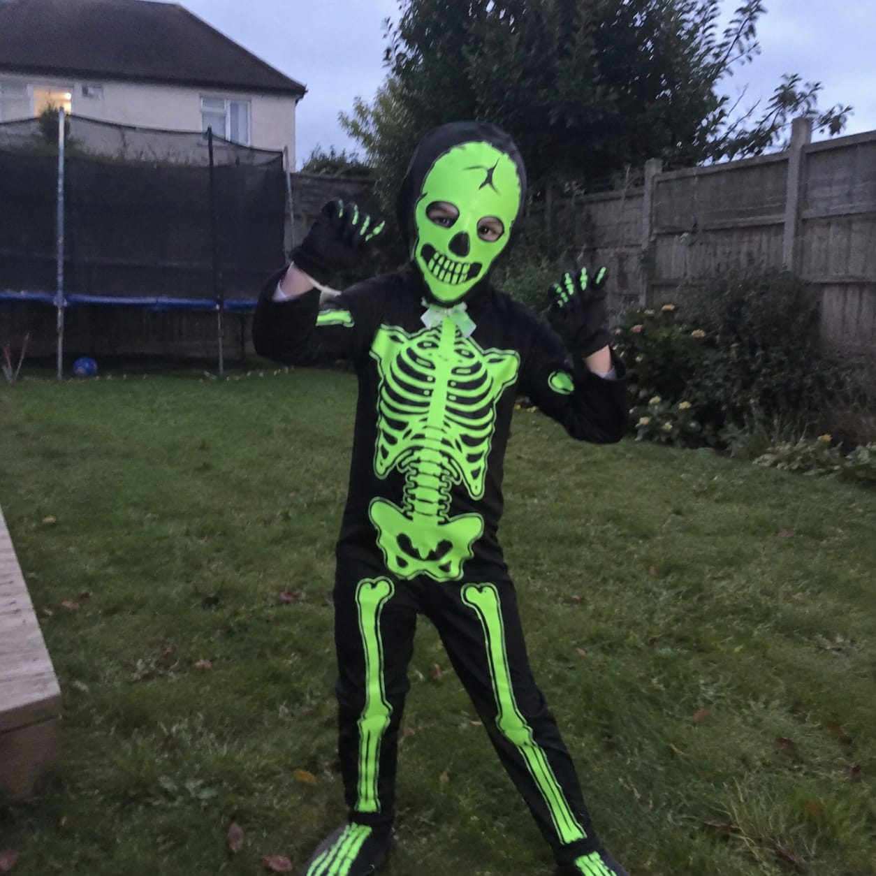 Customer photo review of Combinaison squelette phosphorescent pour enfant