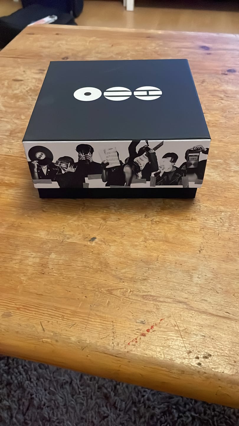 Customer photo review of BTS - ARIRANG 5TH ALBUM T-SHIRT CD BOX SET VER