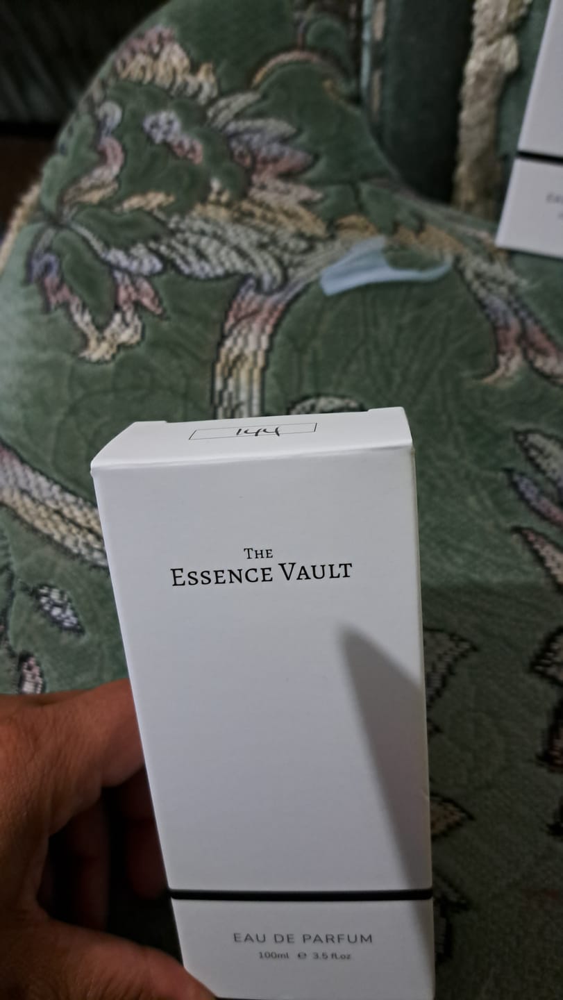 Customer photo review of Inspired by La Vie Est Belle - 144