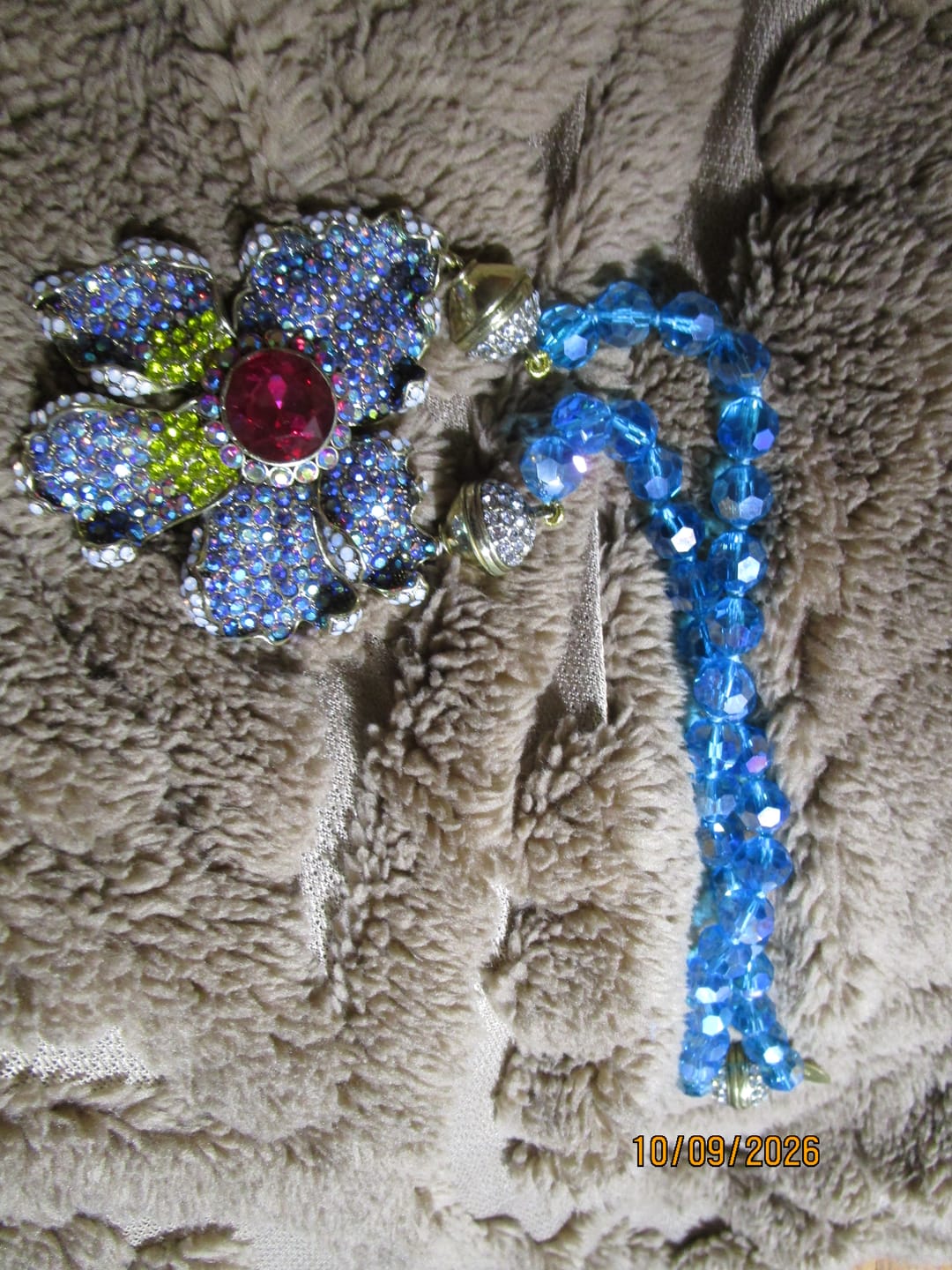 Customer photo review of HEIDI DAUS® “Forever in Bloom: Orchid” Magnetic Floral Charm