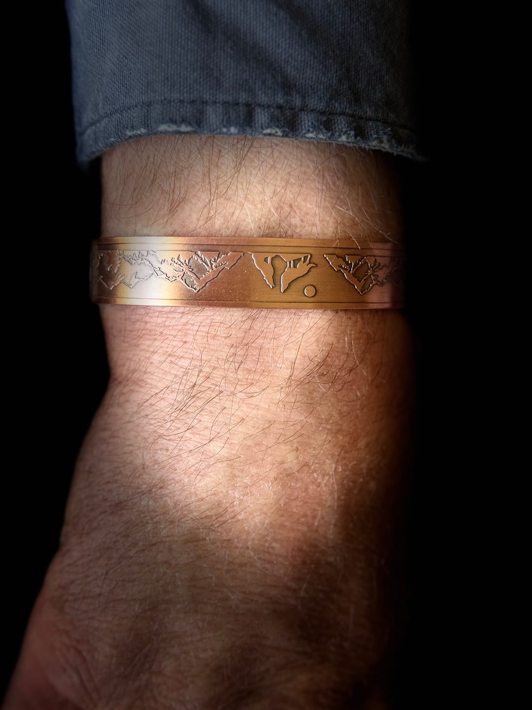 Customer photo review of Mens Copper Magnetic Bangle Bracelet Wolf New Design