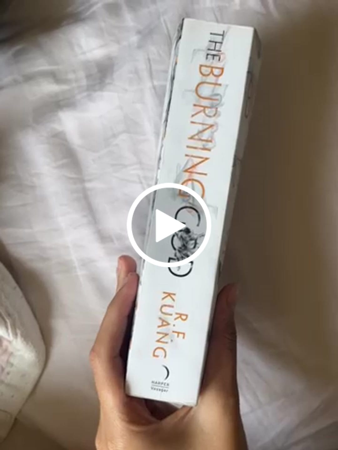 Customer video review of The Burning God (The Poppy War) (Book 3)