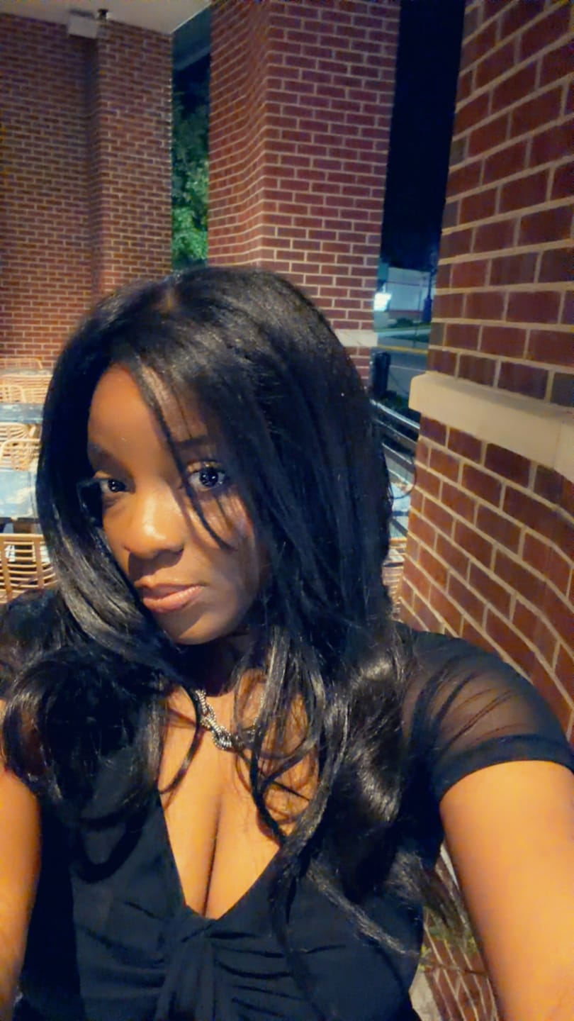 Customer photo review of Outre Glueless 100% Human Hair Blend 5X5 HD Lace Front Closure Wig - HHB-KINKY STRAIGHT 24"