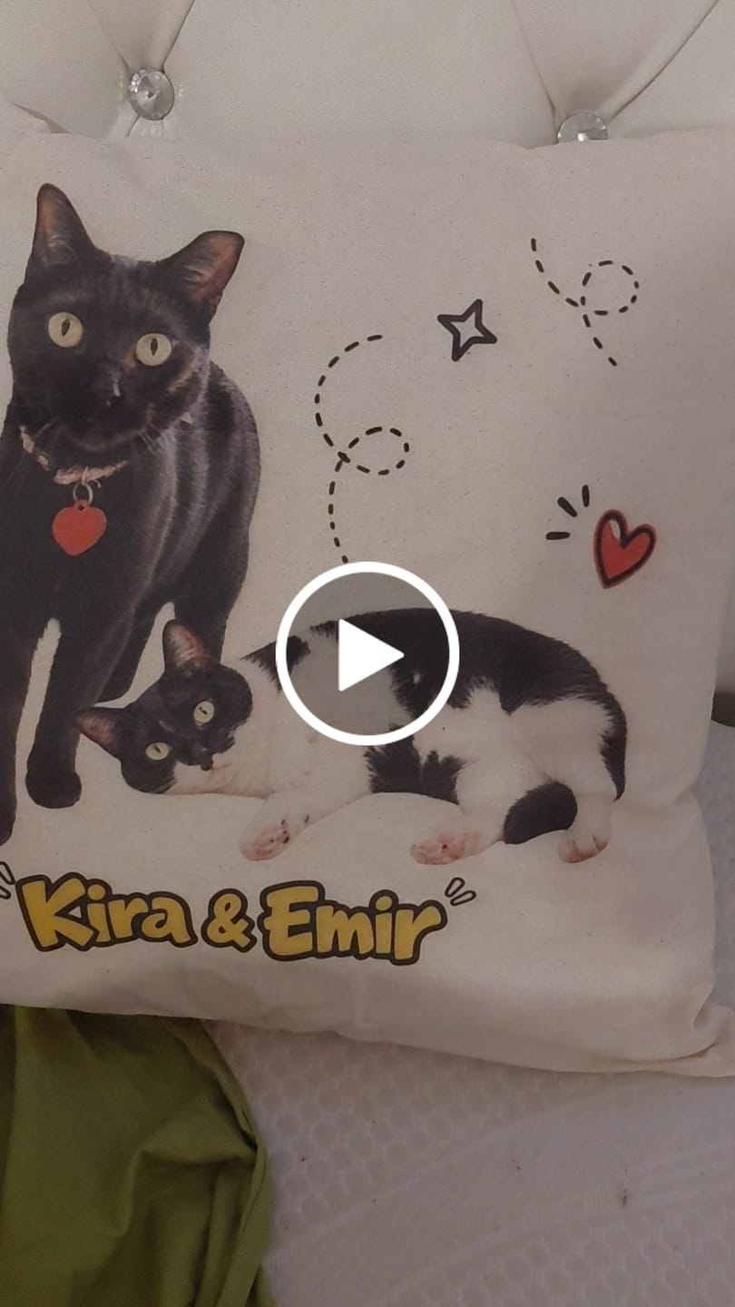 Customer video review of Funda Cojín Personalizado Mascota