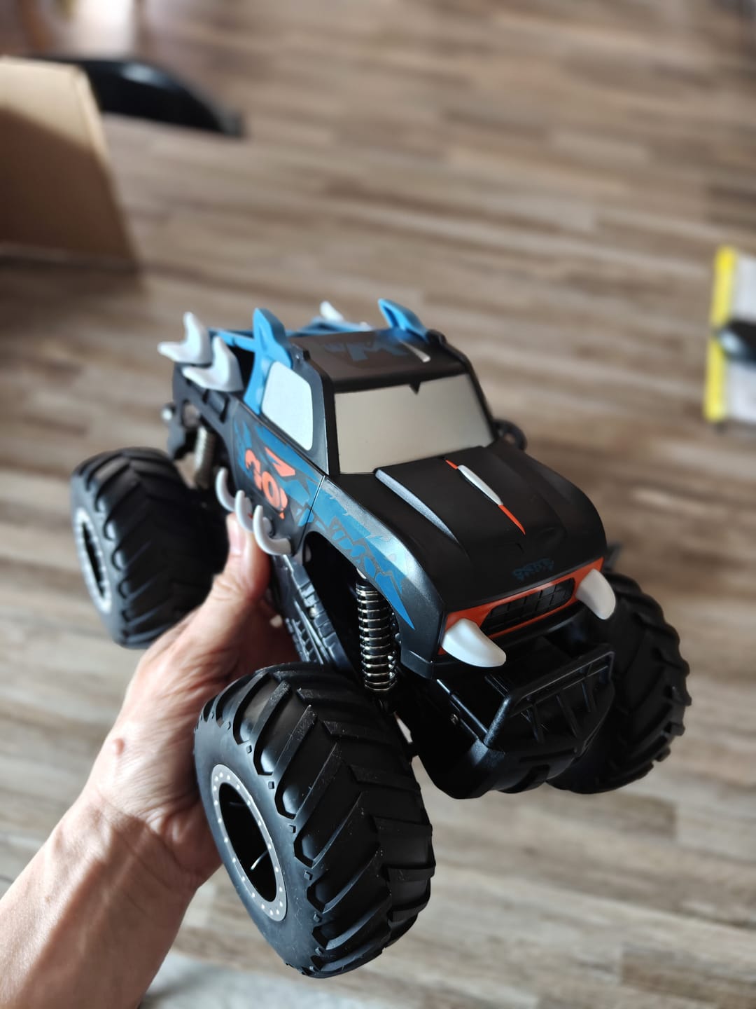 Customer photo review of Masina cu telecomanda RC Timebox, 1:16, 4x4, Monster Truck, Negru/Albastru