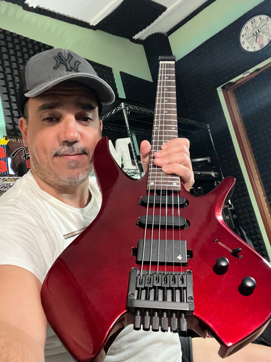 Customer photo review of Donner HLX-500 Chitarra elettrica senza paletta【Modello originale NHL-500】