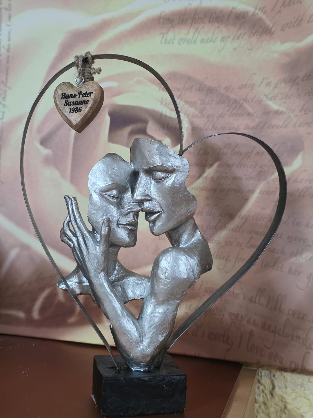Customer photo review of Deko Skulptur Liebespaar in Herz silber 37 cm