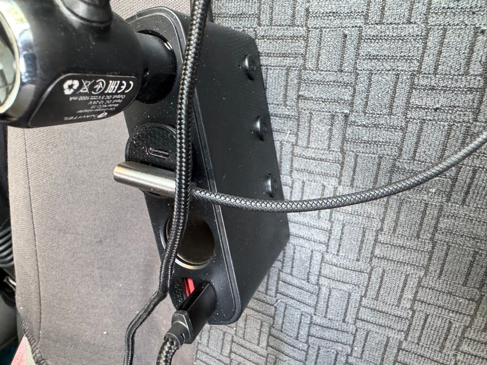 Customer photo review of Adaptor priza auto Timebox, 128W, 3 x USB, 1 x USB-C, 7 in 1, 3x soclu masina, Negru