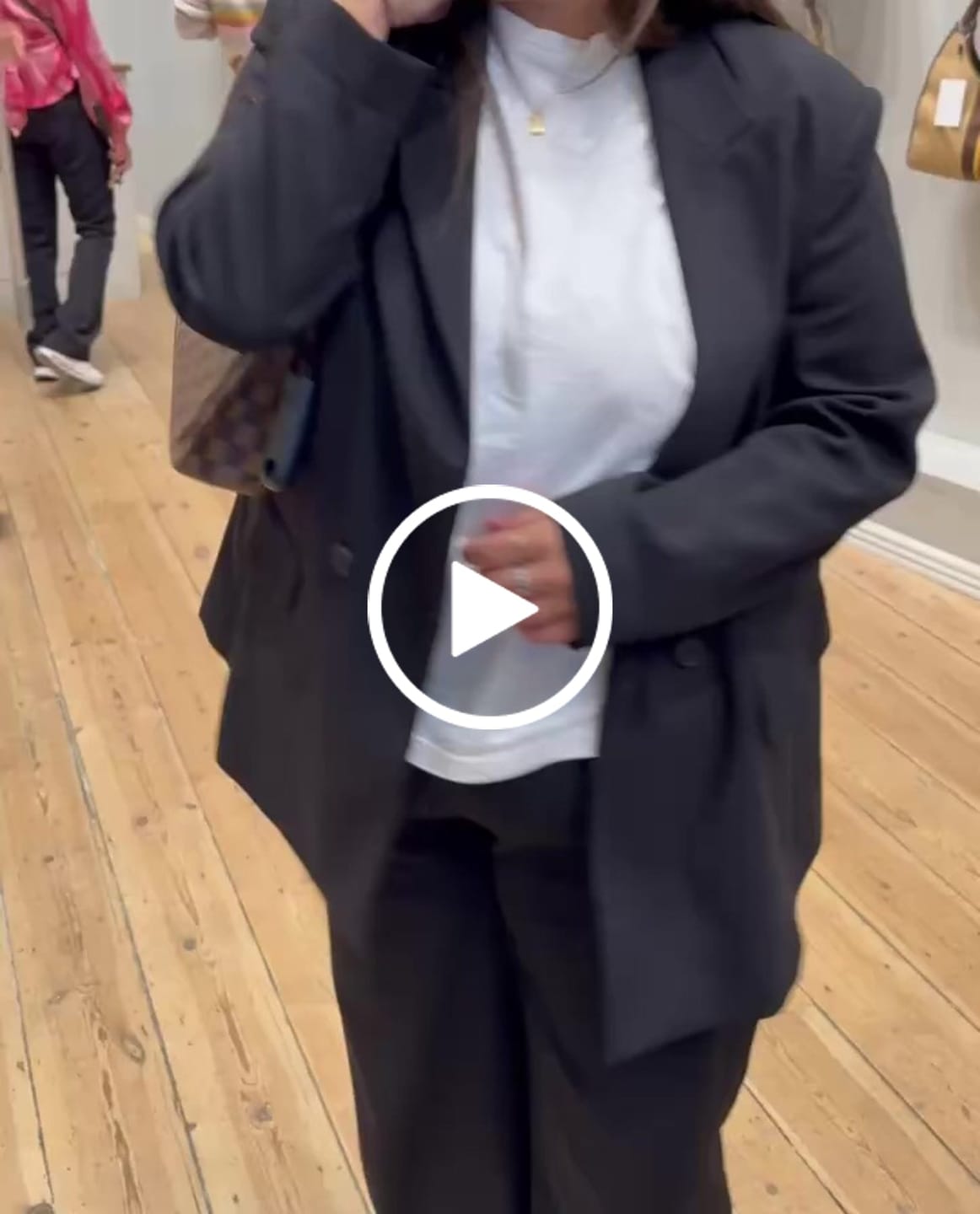 Customer video review of Louis Vuitton Aubagne