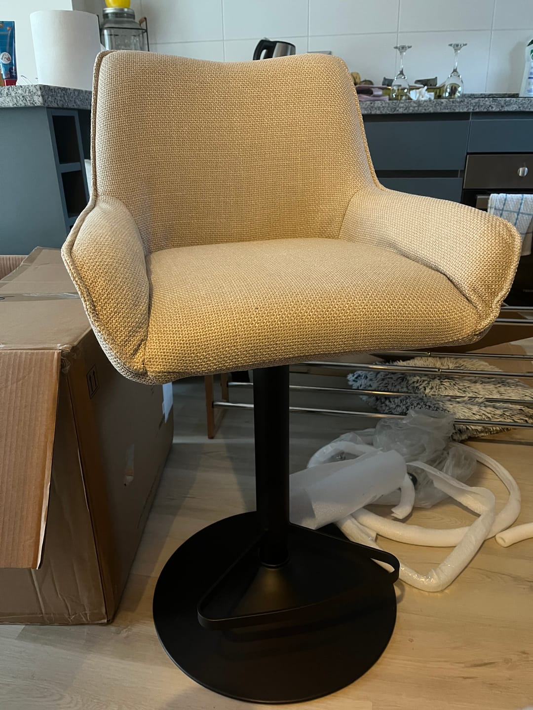 Customer photo review of Pack 2 Taburete Tapiz Eddie Beige