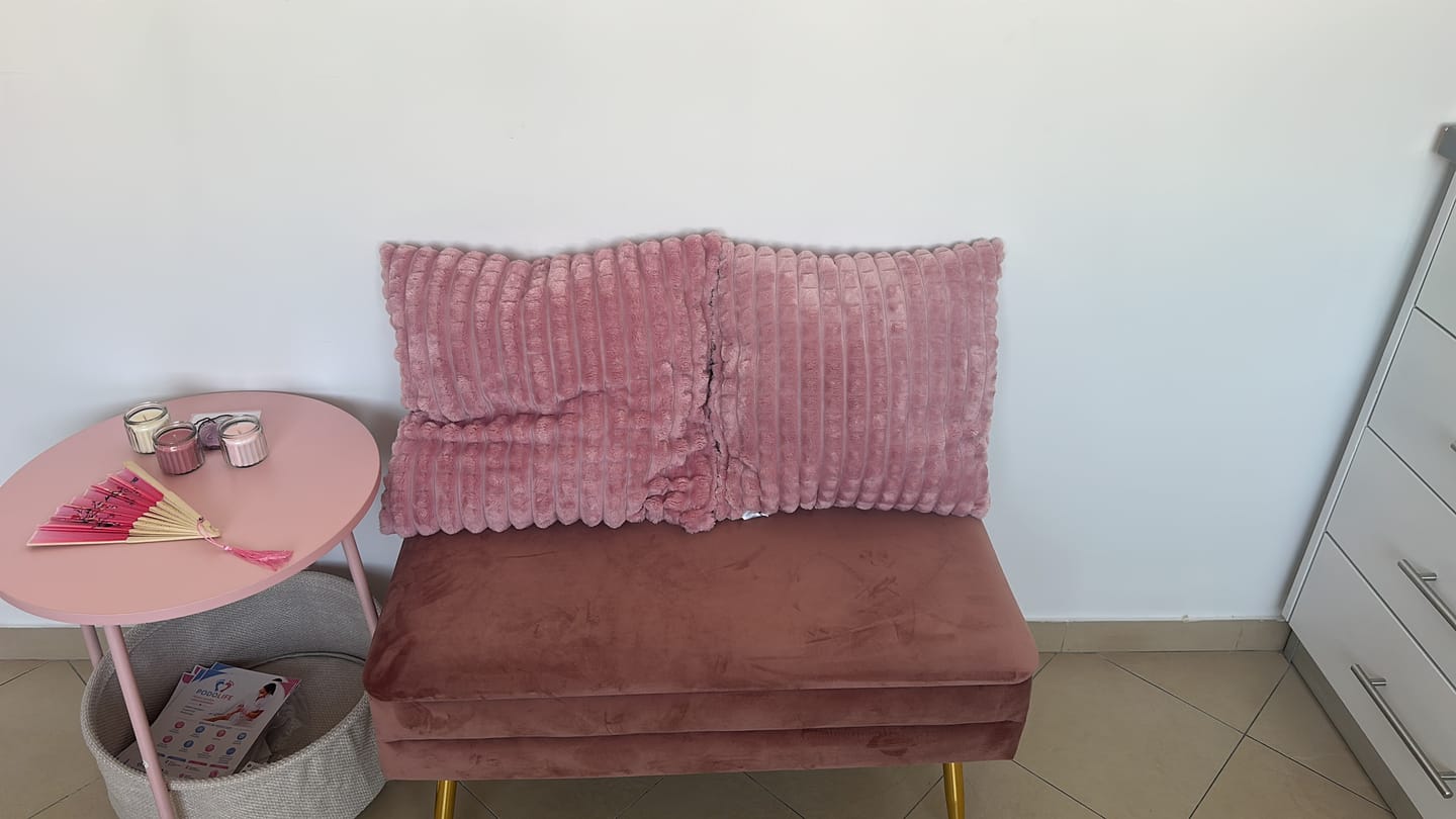 Customer photo review of Bancheta VELVA, stofa catifelata roz, 78x35x40 cm