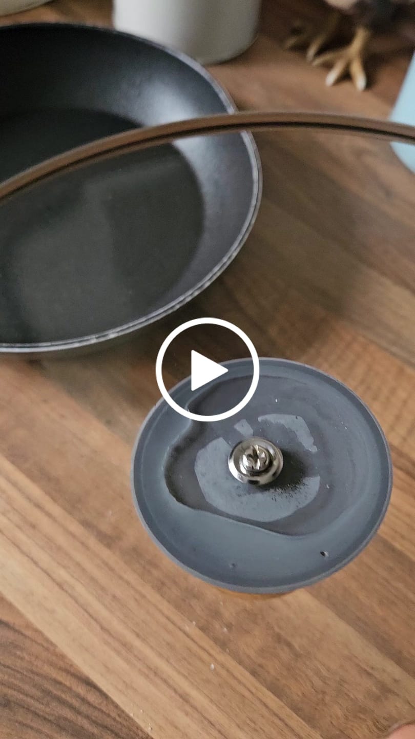 Customer video review of Hand-Hammered Titanium Pan I Limited Edition