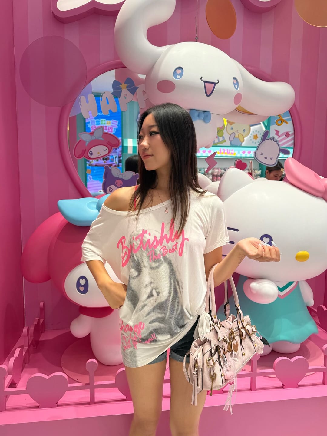 Customer photo review of IAMXIAA White Off-Shoulder Graphic Oversized T-Shirt
