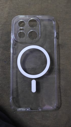 Customer's Anti Yellow Magsafe Clear Case for OnePlus 15 showing the white circular MagSafe magnetic ring.