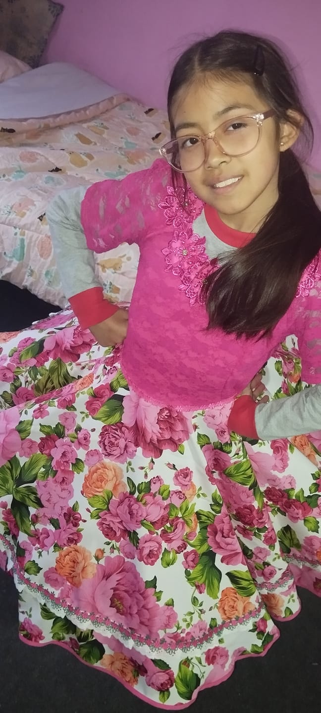 Customer photo review of Vestido de China Huasa, Sofia encaje Fucsia