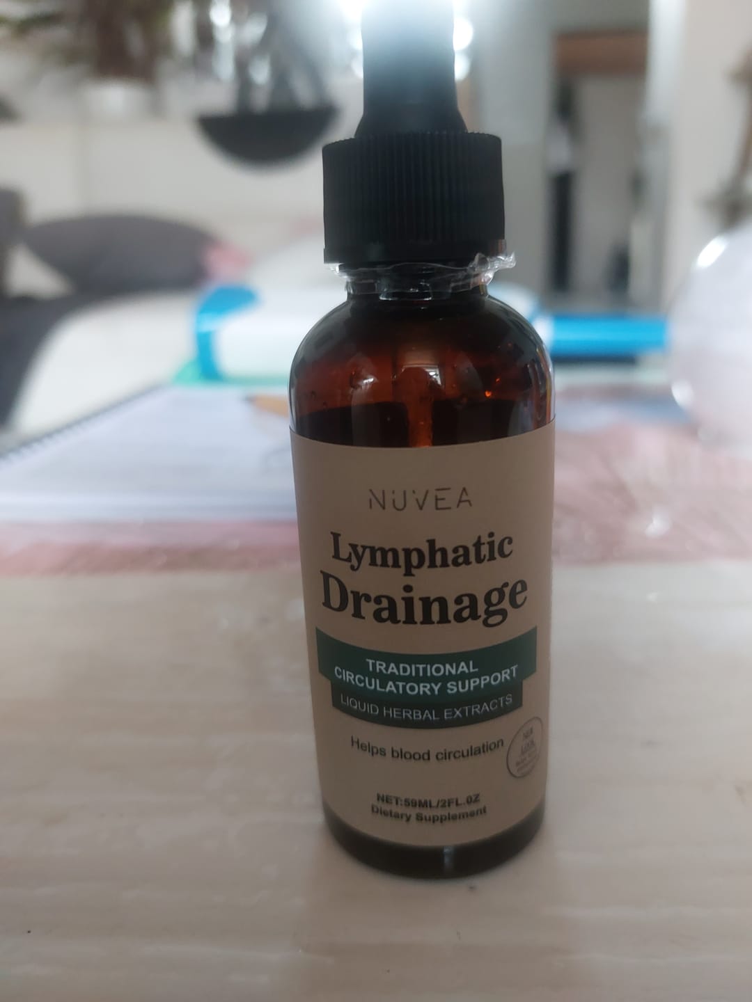 Customer photo review of Gouttes lymphatiques Nuvea – Soulagement naturel de la rétention d'eau au niveau du visage, de l'abdomen et des jambes