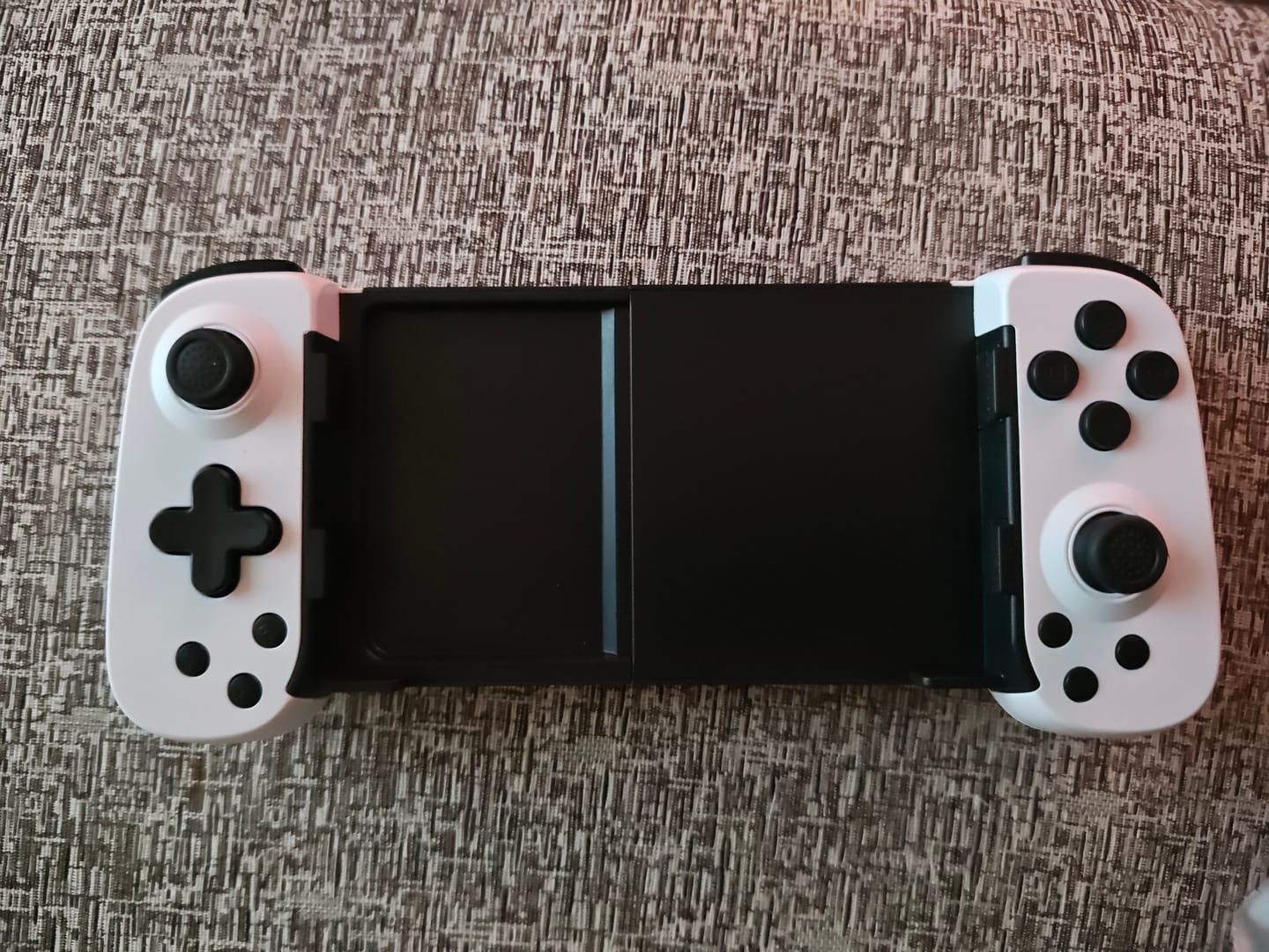 Customer photo review of Gamepad Controller Gaming Wireless cu Joystick Hall, Bluetooth 5.0, Gri