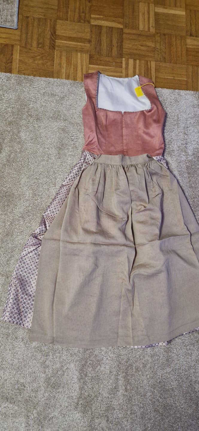 Customer photo review of Lila Gerader Ausschnitt Knöpfen Dirndl