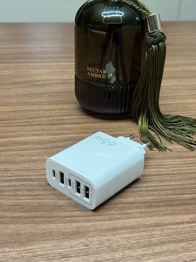 Customer photo review of Incarcator Retea, 5 Porturi, 65W, 3 x USB, 2 x Type-C, Alb