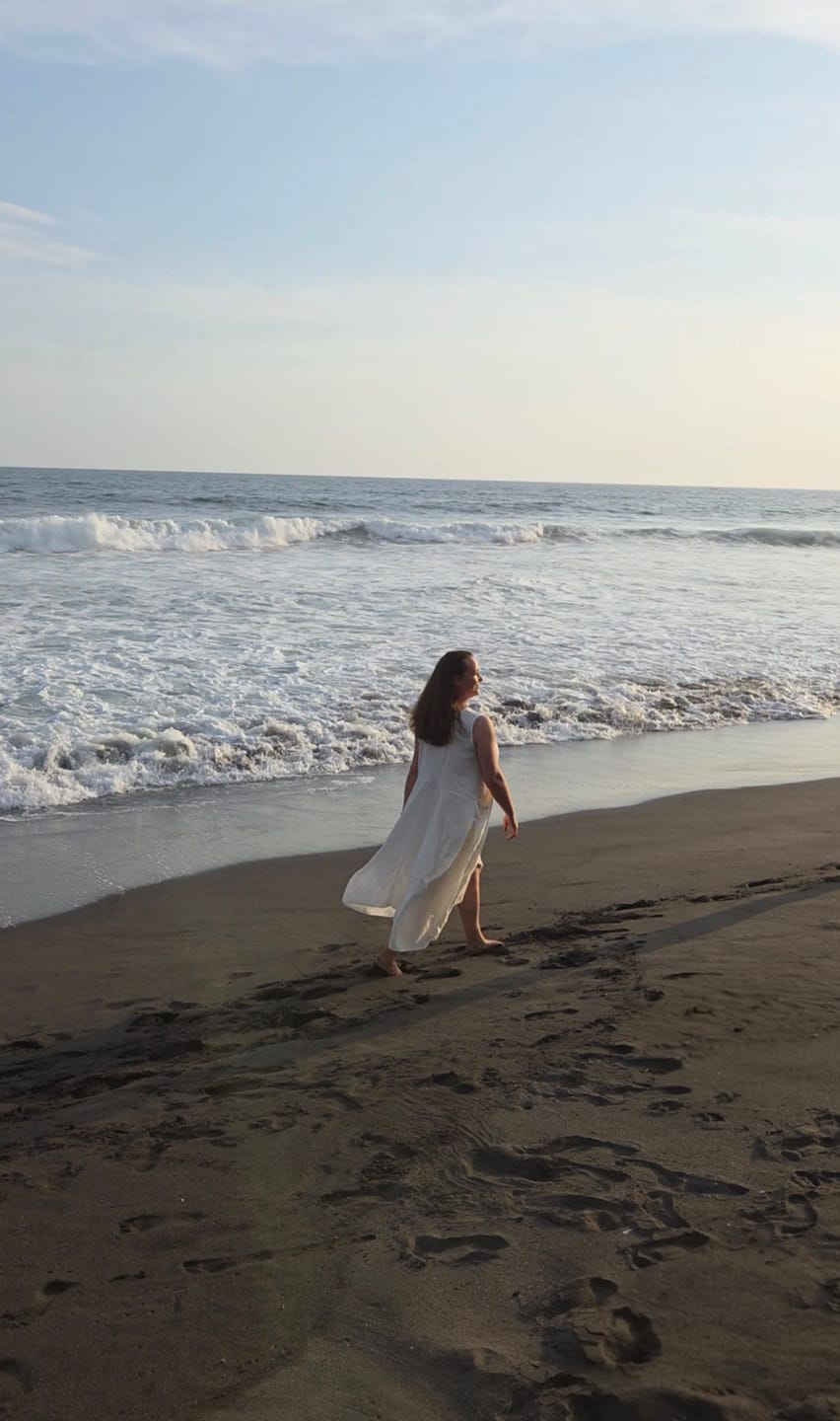 Customer photo review of Midaxi Dress Wayan Off White