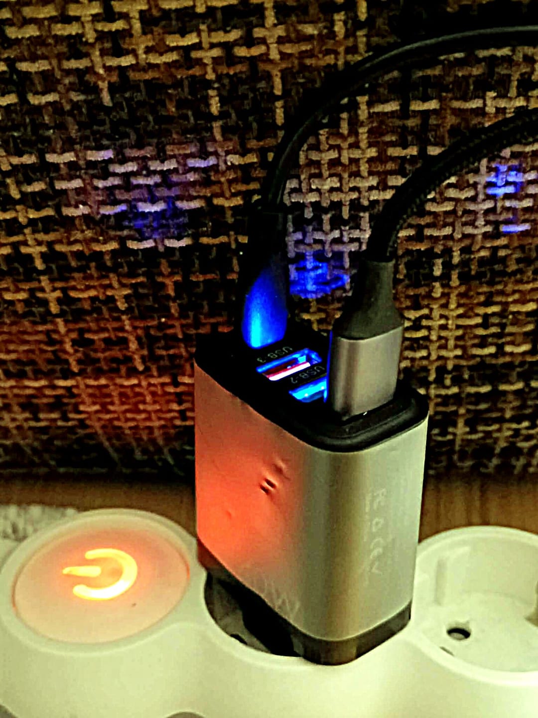 Customer photo review of Incarcator Retea Timebox, 4 Porturi, 40W, 1 x Type-C, 3 x USB, Negru