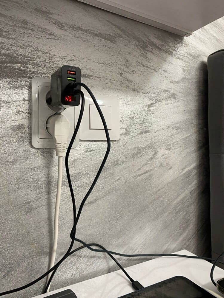 Customer photo review of Incarcator Retea Timebox, 4 Porturi, 45W, 2 x Type-C, 2 x USB, Negru