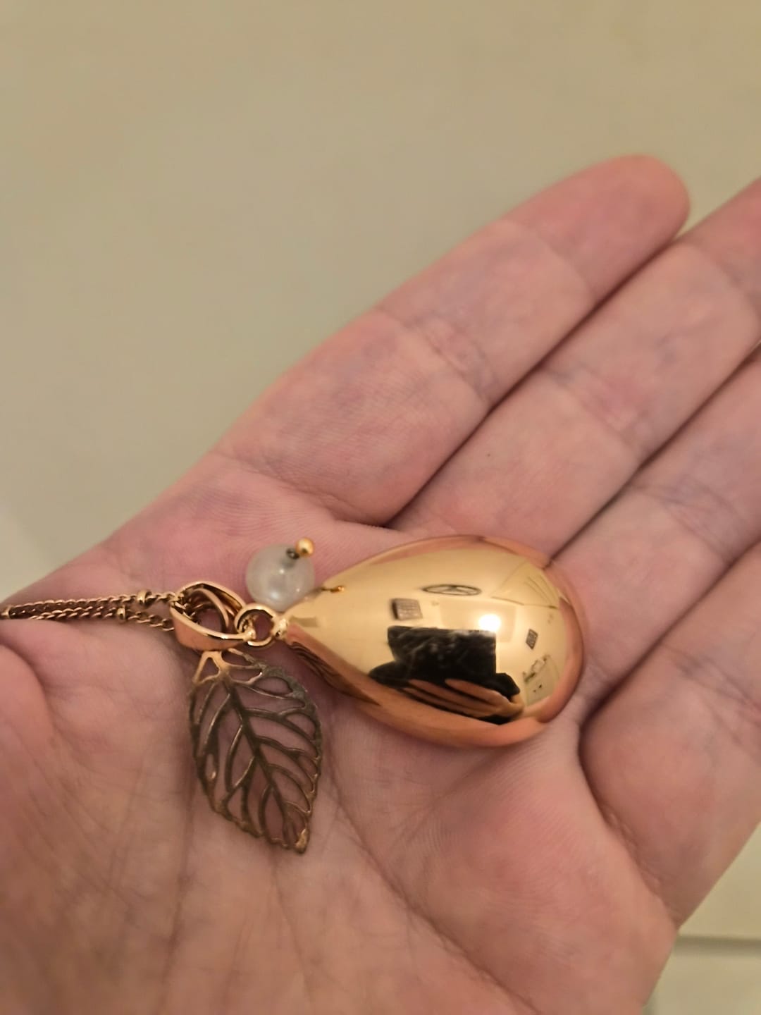 Customer photo review of Bola de grossesse goutte doré rose lisse pendentif feuille et perle pierre de lune