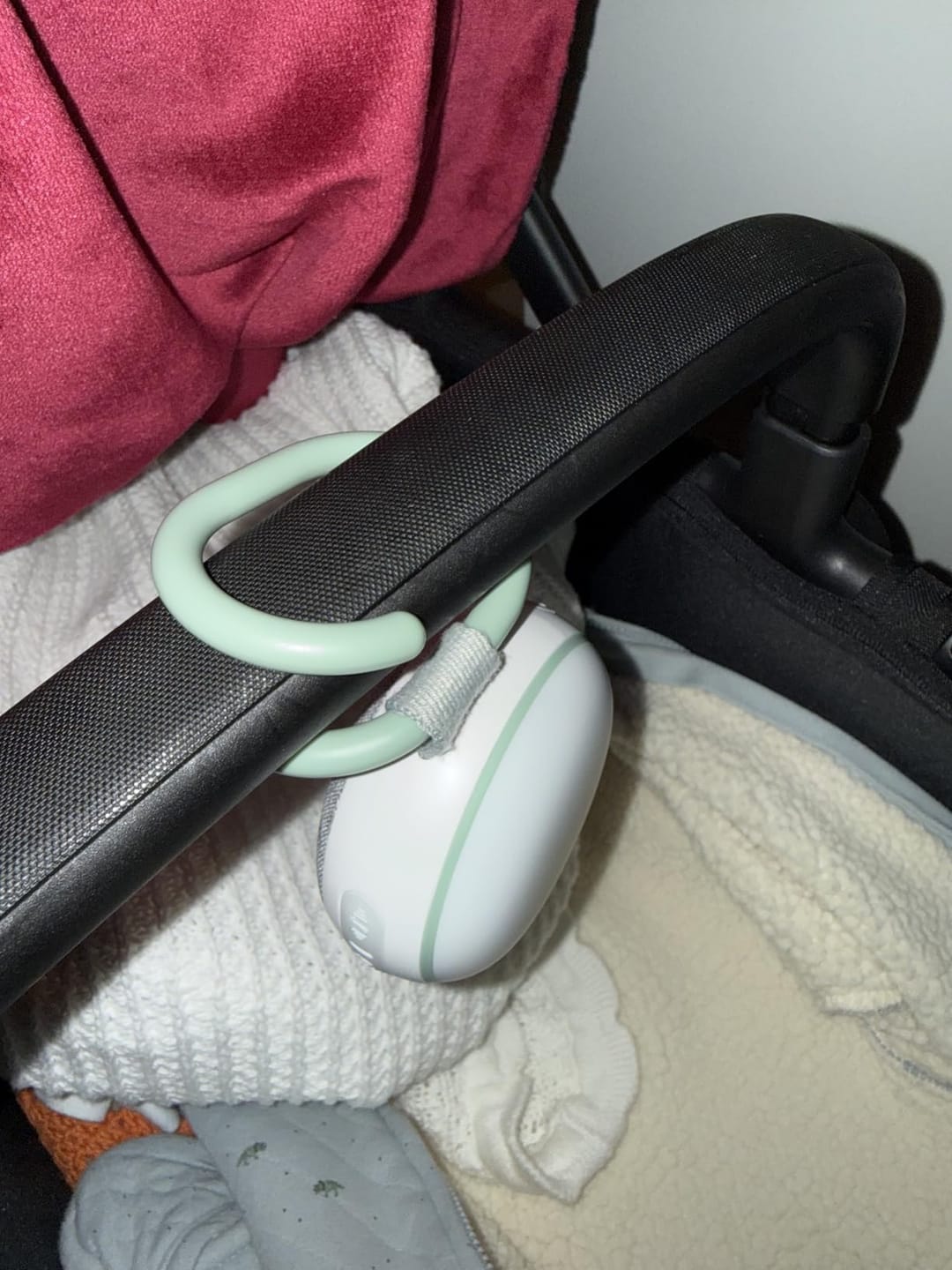 Customer photo review of DreamGo – Mobile Einschlafhilfe mit White Noise & Nachtlicht