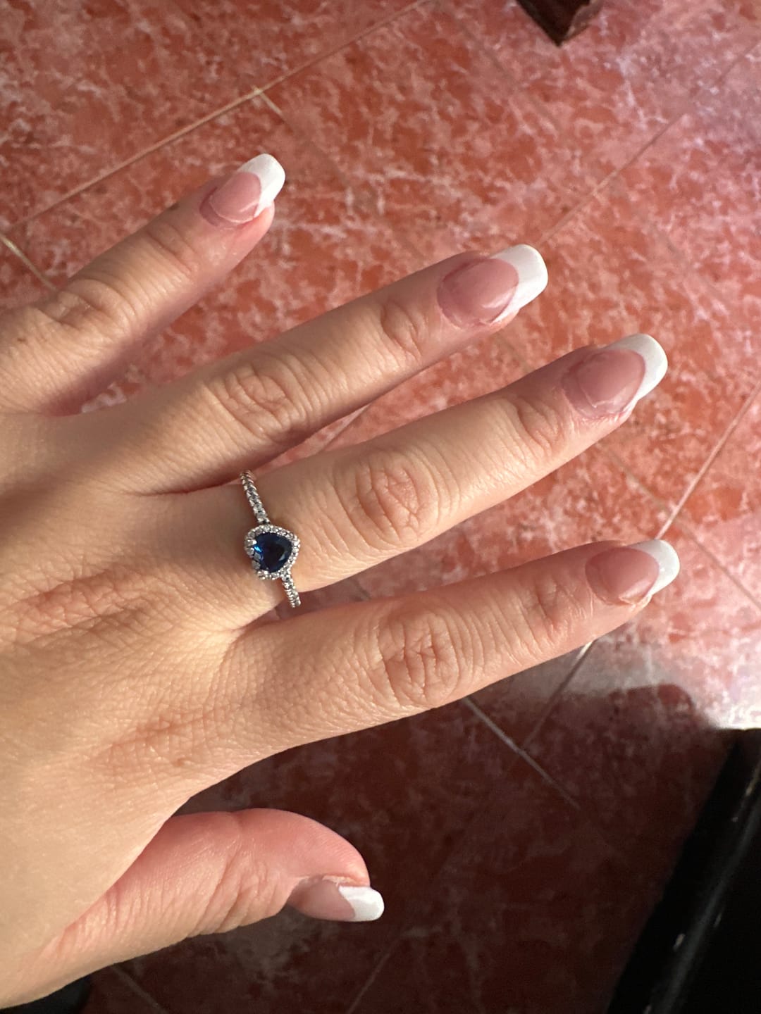 Customer photo review of ANILLO PANDORA PROMESA CORAZON ELEVADO AZUL MARINO + KIT DE REGALO