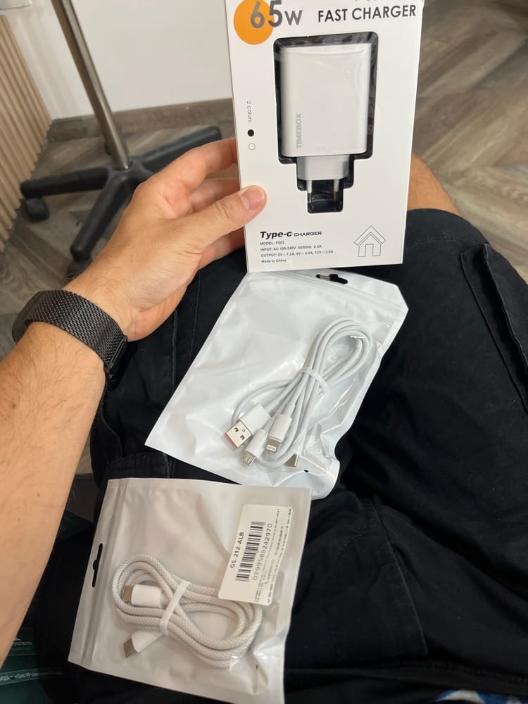 Customer photo review of Incarcator Retea, 65W, 5 Porturi, 3 x USB, 2 x Type-C, Alb