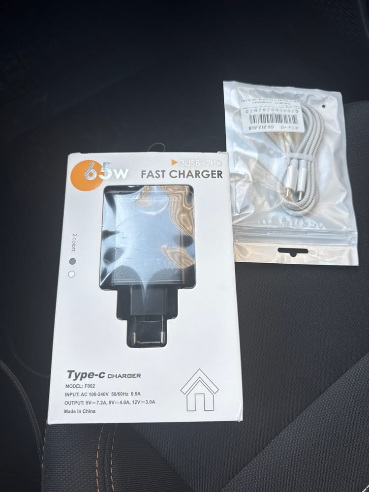 Customer photo review of Incarcator Retea, 65W, 5 Porturi, 3 x USB, 2 x Type-C, Negru