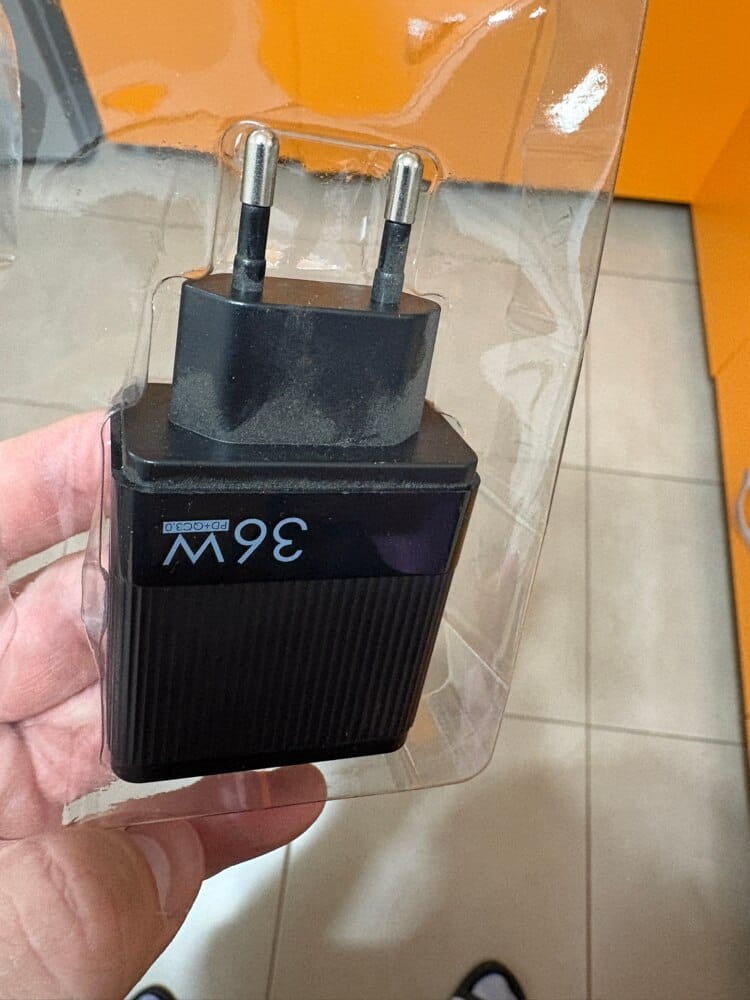 Customer photo review of Incarcator Retea Timebox, 4 Porturi, 36W, 2 x Type-C, 2 x USB, Negru