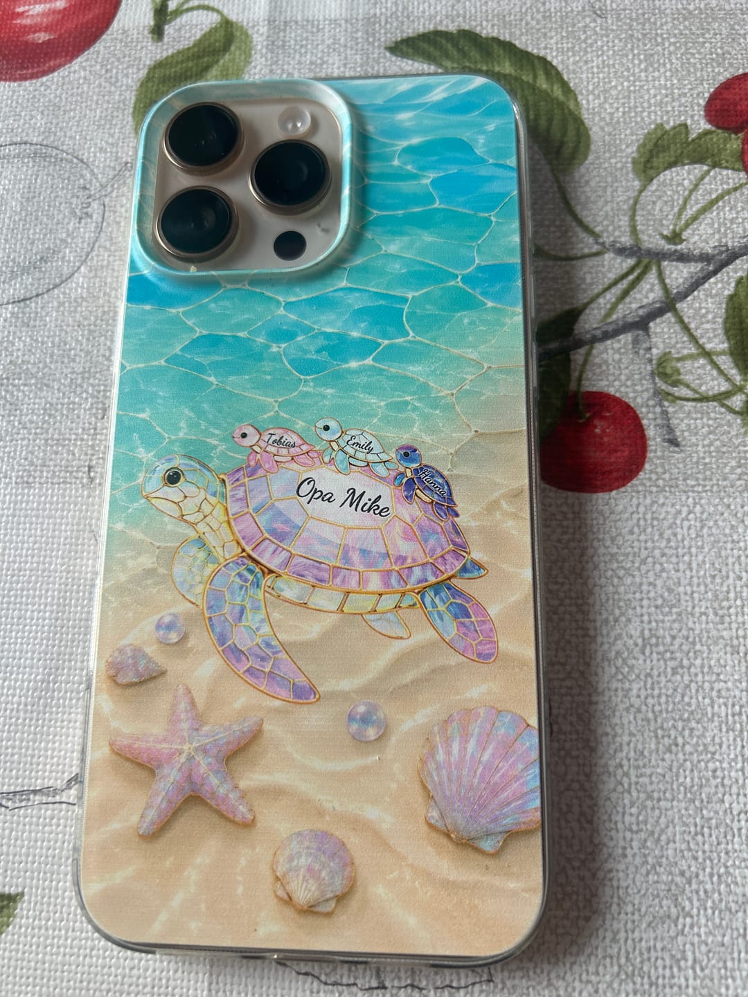 Customer photo review of Mama/Oma Schildkröte mit Kinder/Enkel Schildkröten Geschenk - Personalisierte Handyhülle