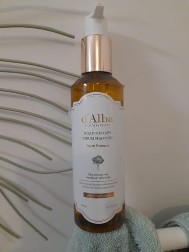 Customer photo review of d'Alba - Shampoing thérapeutique réparateur pour le cuir chevelu - 275ml
