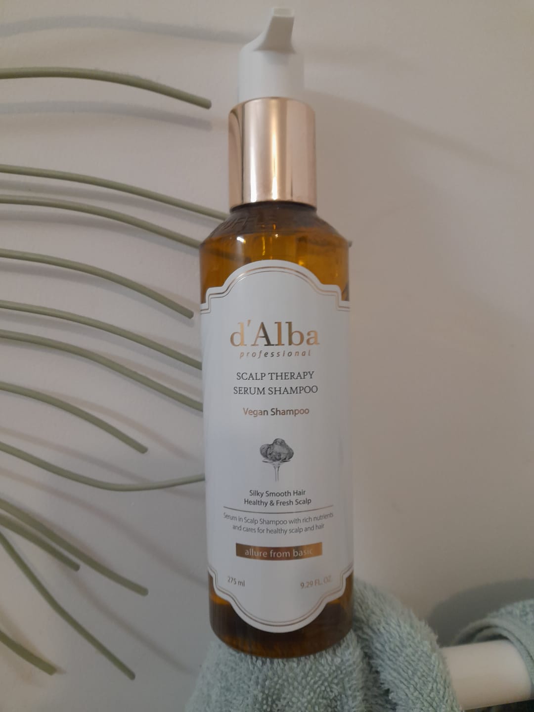 Customer photo review of d'Alba - Shampoing thérapeutique réparateur pour le cuir chevelu - 275ml