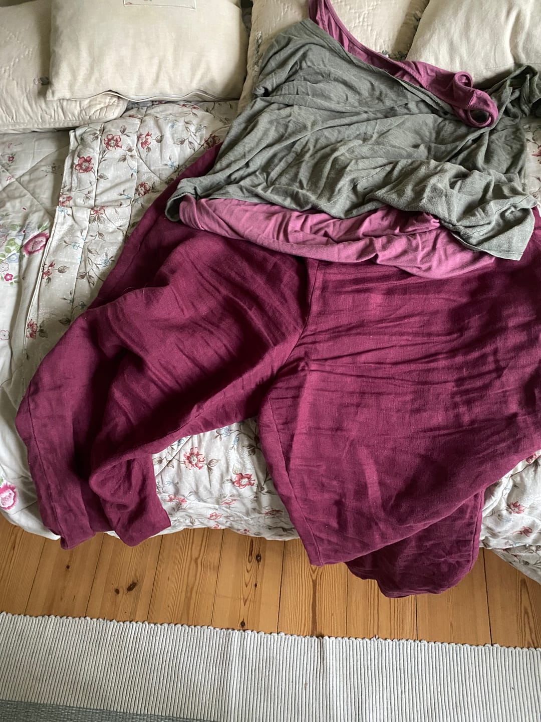 Customer photo review of Plus Size Women Casual Solid Loose Elastic Waist Linen Pants