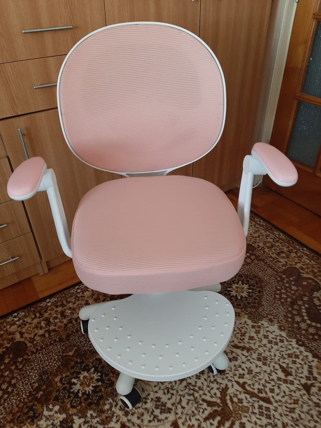 Customer photo review of Scaun Reglabil pentru Copii, Model Ergonomic cu Spatar Confortabil, Roz