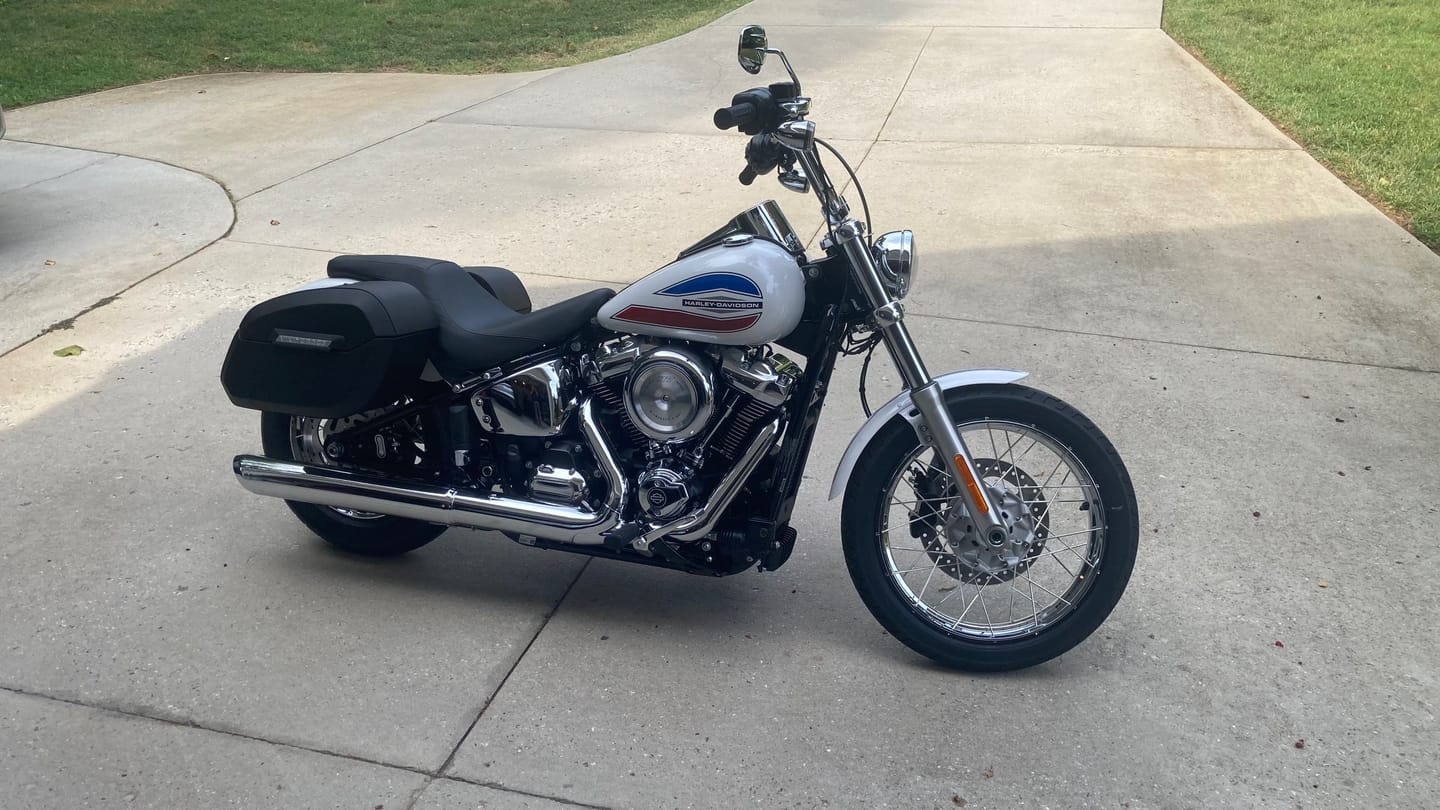 Customer photo review of 32L - Darkin Large Quick Mount Leather Wrapped Hard Saddlebags for Harley Softail Super Glide FXD