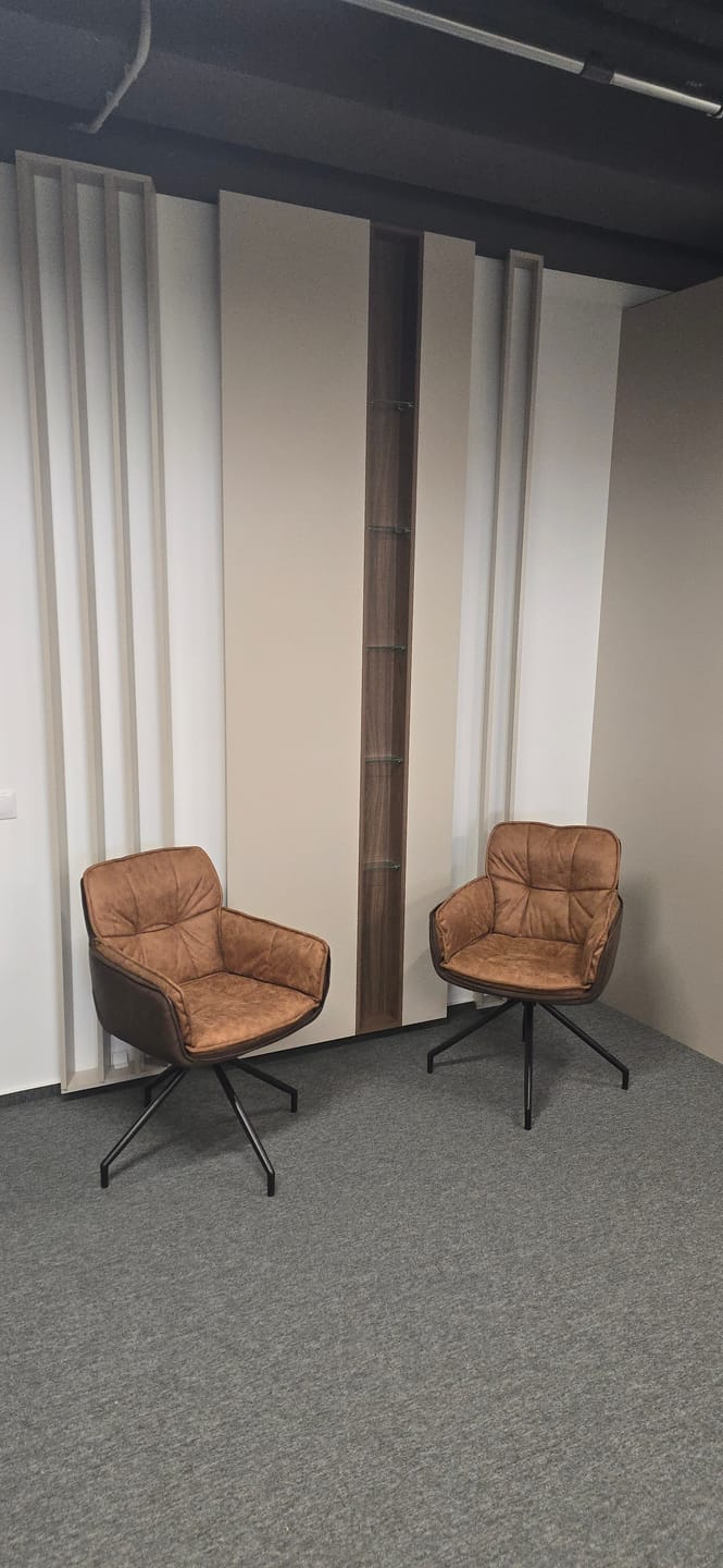 Customer photo review of Scaun dining modern K523, maro/negru, stofa/piele ecologica, 61x61x85 cm