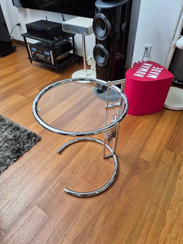 Customer photo review of ADJUSTABLE TABLE E 1027 - Height-adjustable side table