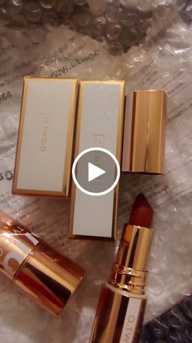 Customer video review of O.TWO.O GLOW COLOR BOUNCE MOUSSE BLUSH