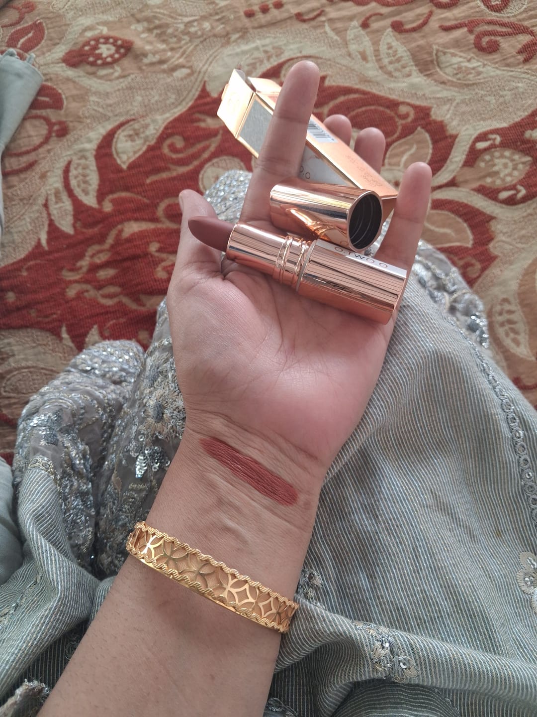 Customer photo review of O.TWO.O MISTY KISS LOCK COLOUR MATTE LIPSTICK