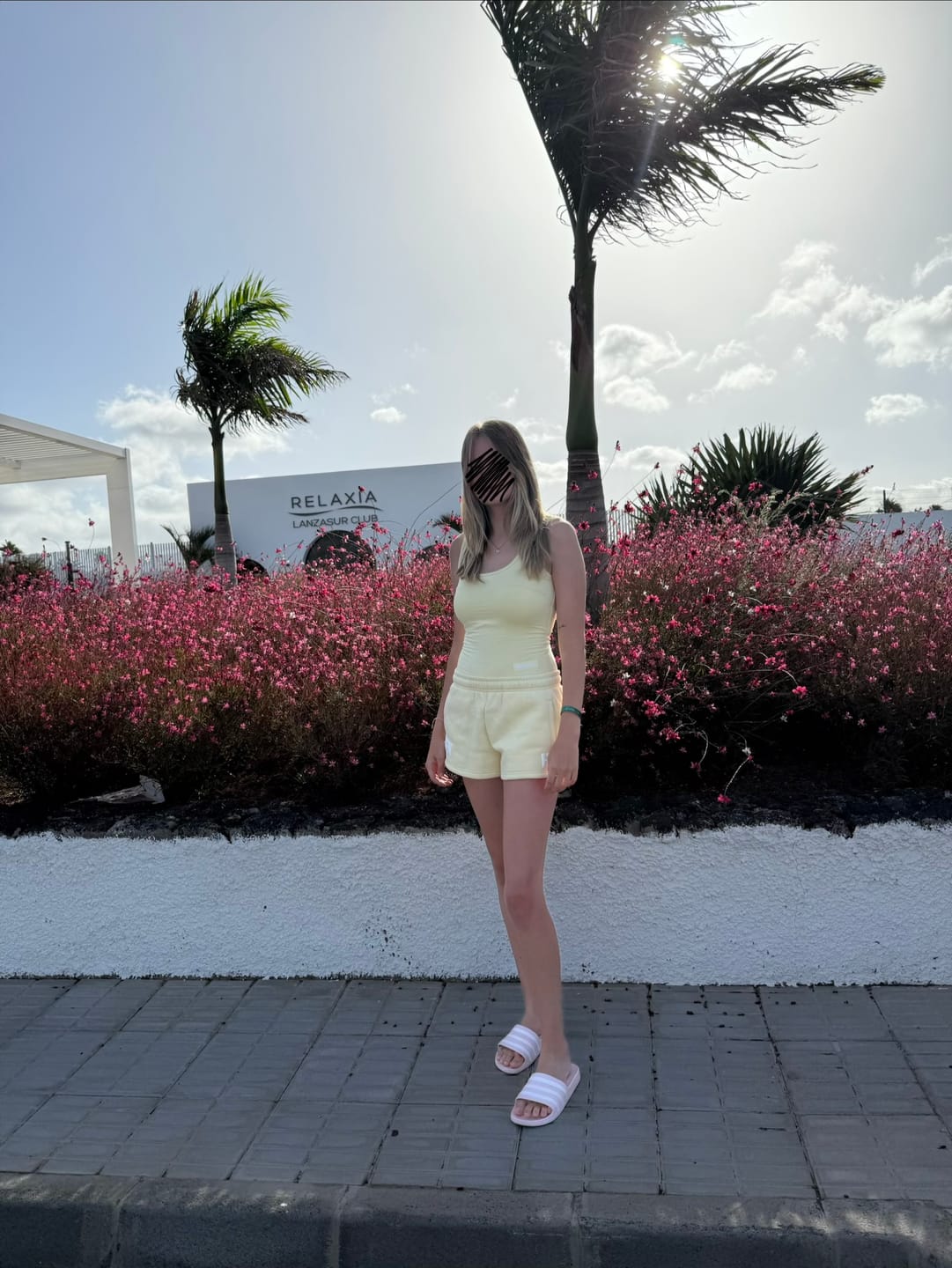 Kundenbewertung mit Foto zum LABEL TANK TOP BUTTER YELLOW