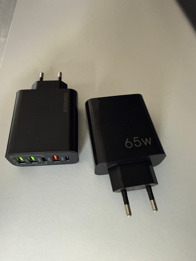 Customer photo review of Incarcator Retea, 65W, 5 Porturi, 3 x USB, 2 x Type-C, Negru