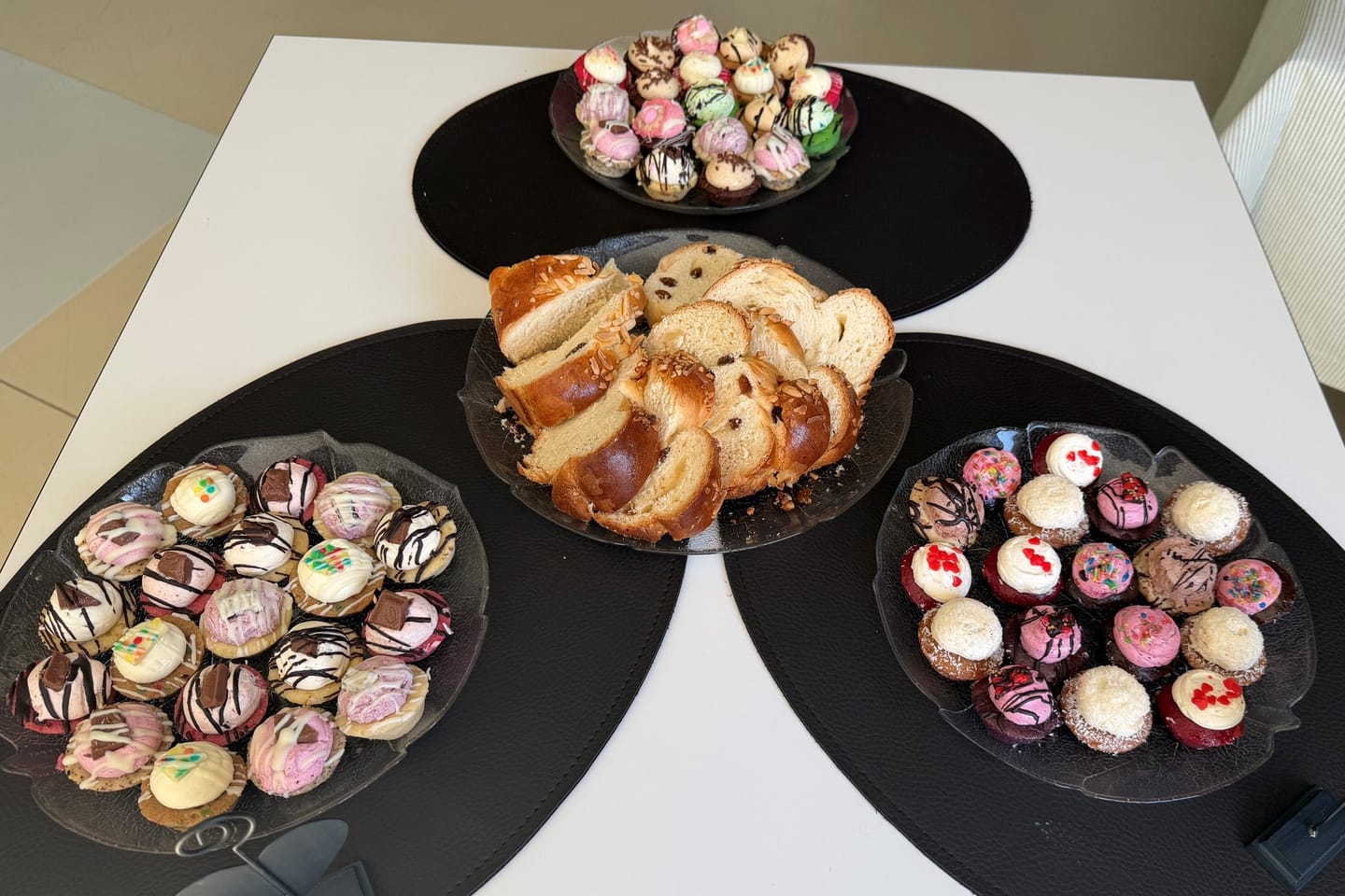 Customer photo review of OHMY Vegan Box – 25 Vegan Mini Cupcakes