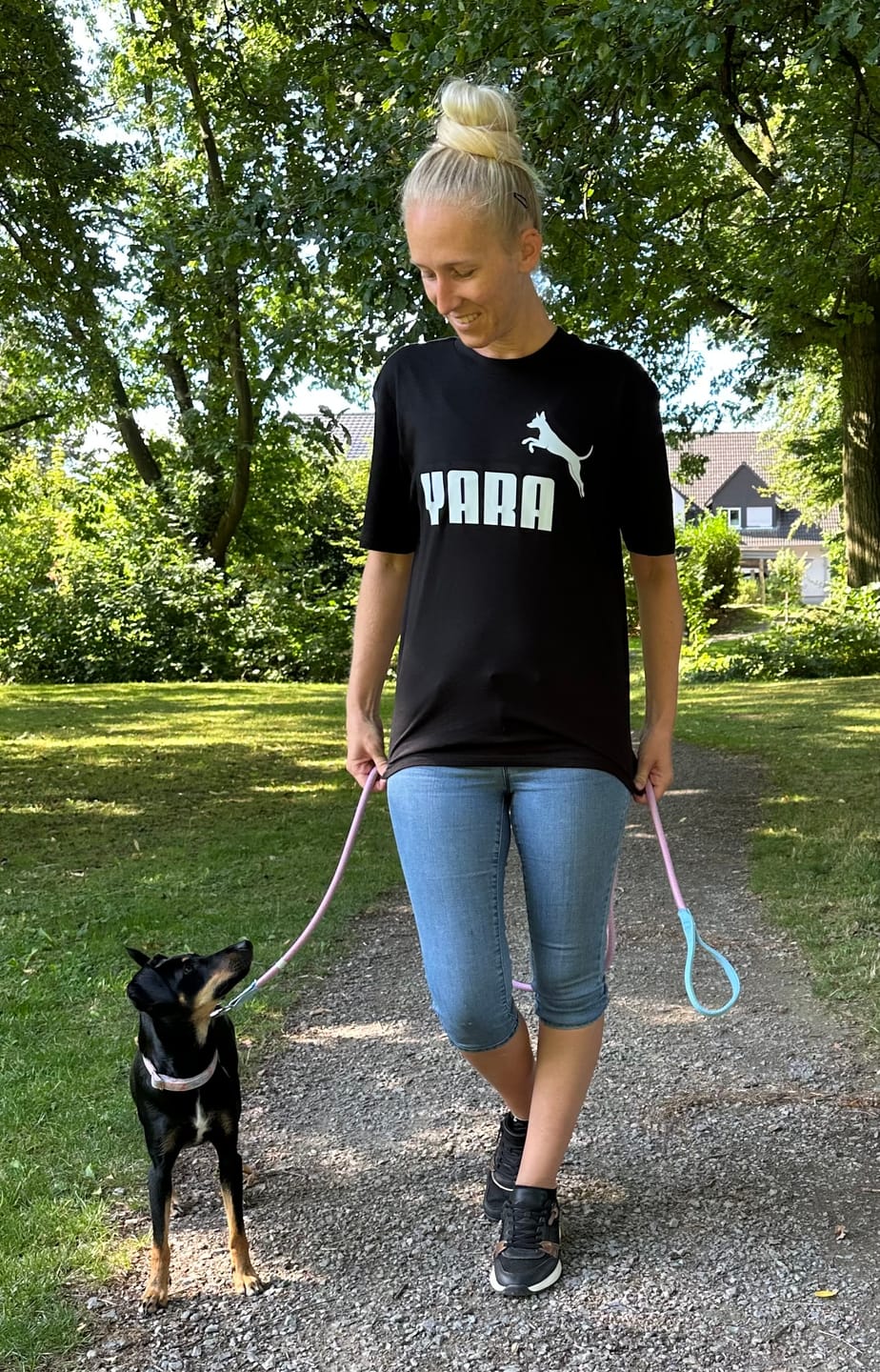 Customer photo review of Hunde T-Shirt im Sportstyle – personalisiert mit Name & Rasse