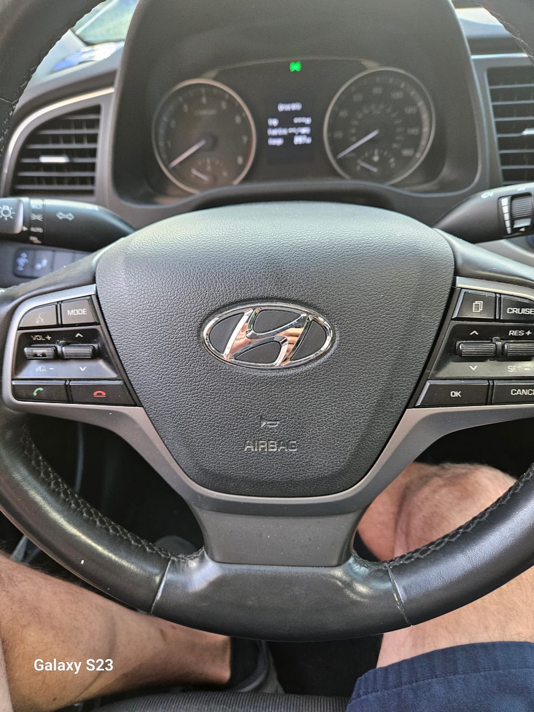 Customer photo review of 2017-2018 Hyundai Elantra Driver Steering Wheel Airbag