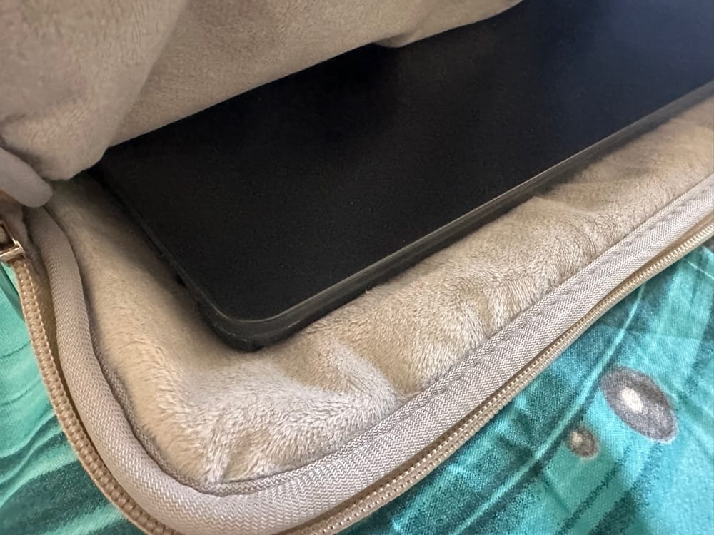 Customer photo review of Geanta Laptop portabila Timebox, 14'', 15'' inch, Ultrabook, Bej