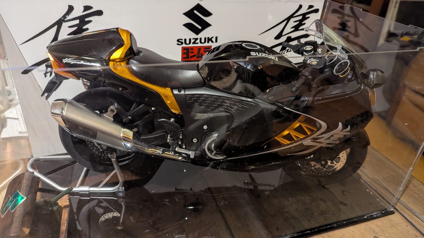 Customer photo review of Miniature moto Hayabusa 1:6 - Son, fumée & lumière