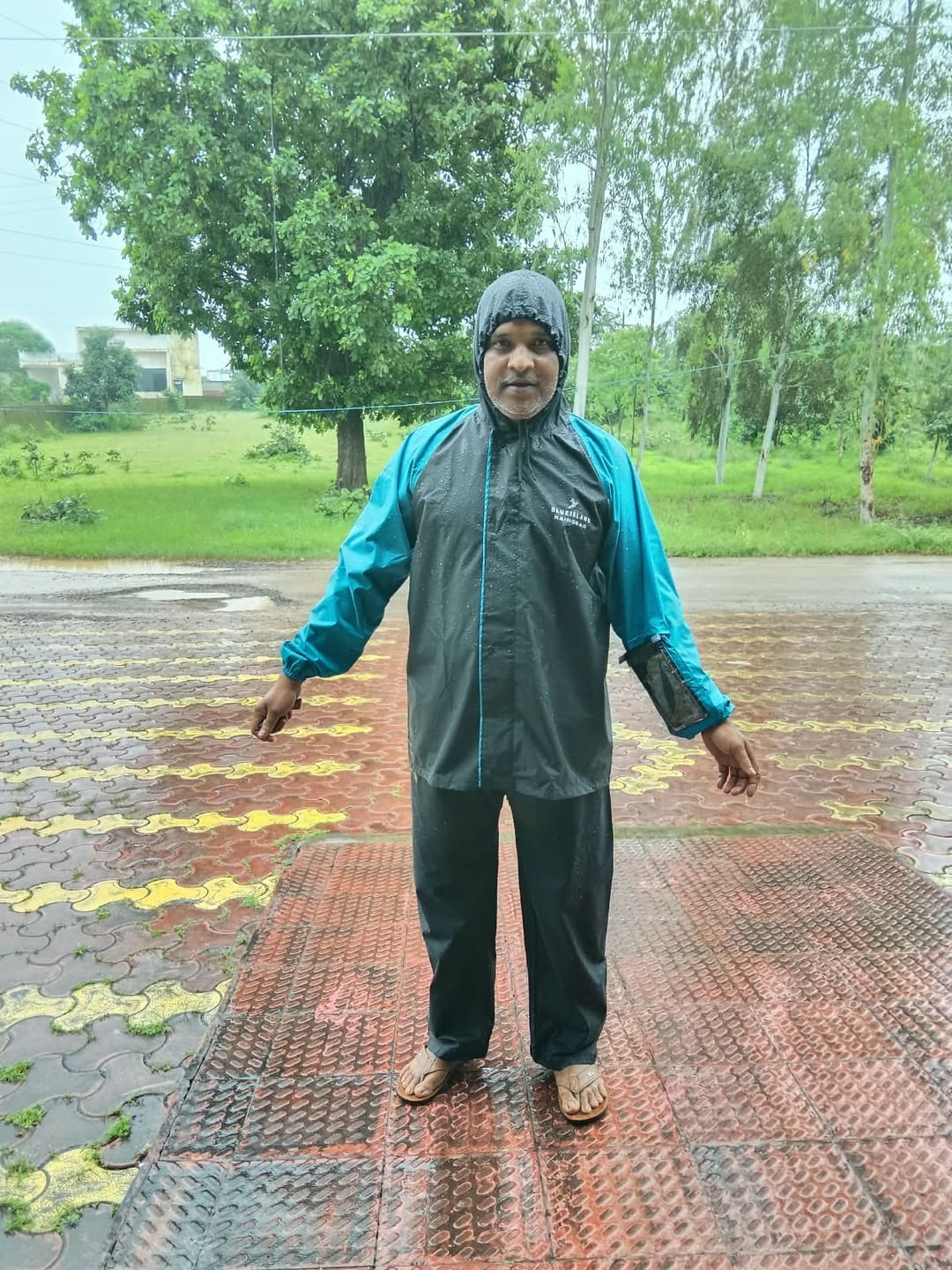 Customer photo review of Black with Blue Sleeve - Rain Jacket with Pant and Mobile Pouch